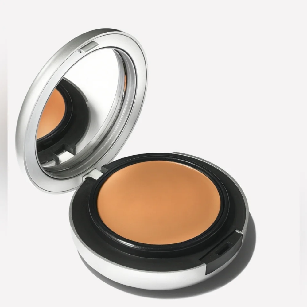 MAC Cosmetics lightweight sweat